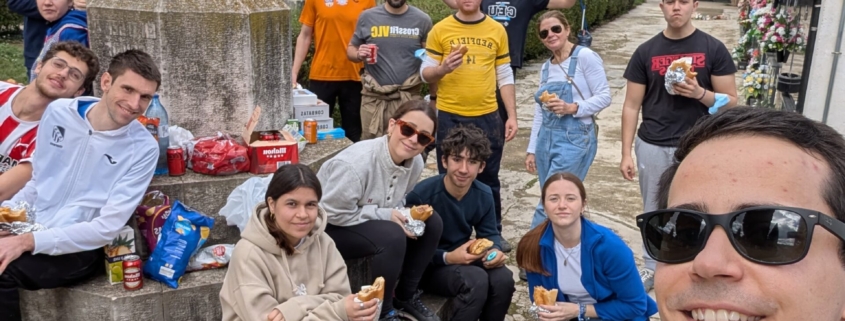 Bajo la inspiración de la frase de Santa Teresa de Calcuta, «No es lo mucho que hacemos… es cuánto amor ponemos en lo que hacemos», el grupo Hakuna Castellón llevó a cabo este domingo una acción social cargada de entrega y fraternidad en el municipio de Jérica. A través del compartiriado, su forma de entender el voluntariado, los jóvenes no solo ofrecieron su ayuda, sino que vivieron una jornada de crecimiento mutuo, redescubriendo la dignidad y el valor de cada persona en el servicio. A ellos se sumaron varios jóvenes del apostolado parroquial Effetá de La Santísima Trinidad de Castellón.